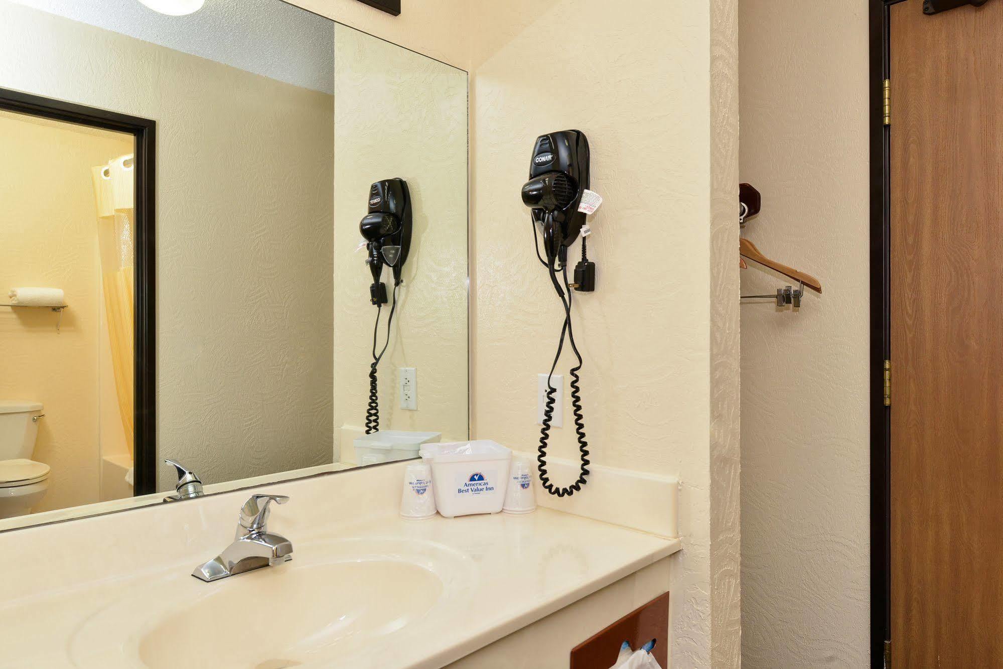 Days Inn By Wyndham Ozark Springfield Bagian luar foto